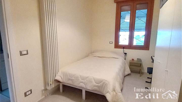 Rif. 105 AFFITTASI STANZA ALL INCLUSIVE IN APPARTAMENTO SIGNORILE  A MODENA VICINO CENTRO.