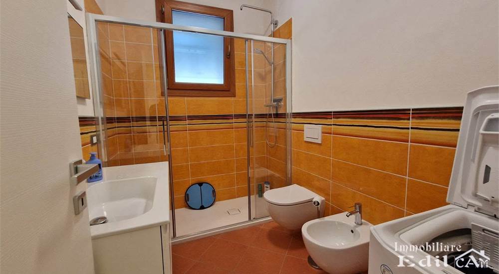 Bagno con lavatrice